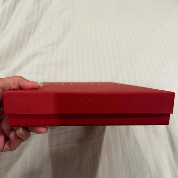 Valentino Vibrant Red Gift Box - Picture 4 of 7